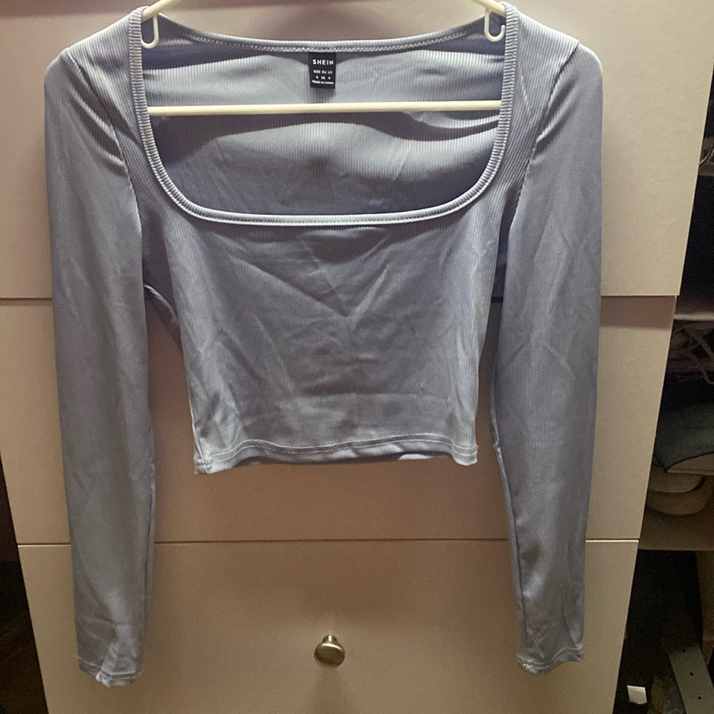 Cropped blue long sleeve top